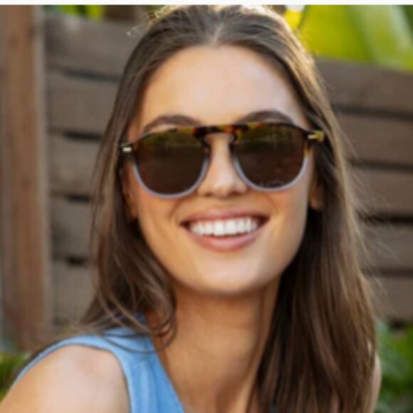 Peepers Sun Neptune Reading Sunglasses in Tortoise Cloud - Picture 3 of 3